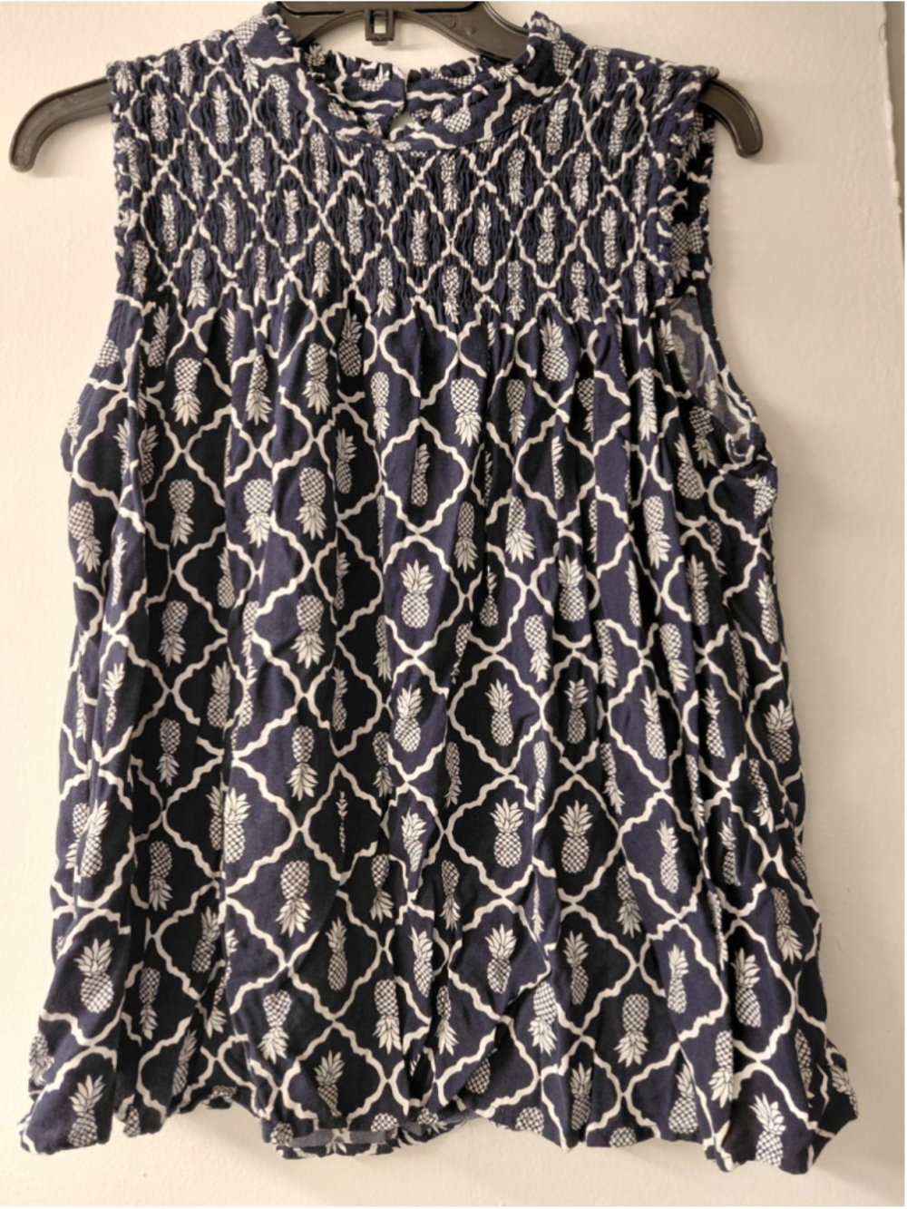 Ladies Sleeveless Blue Pineapple Crown & Ivy Large Top Blouse